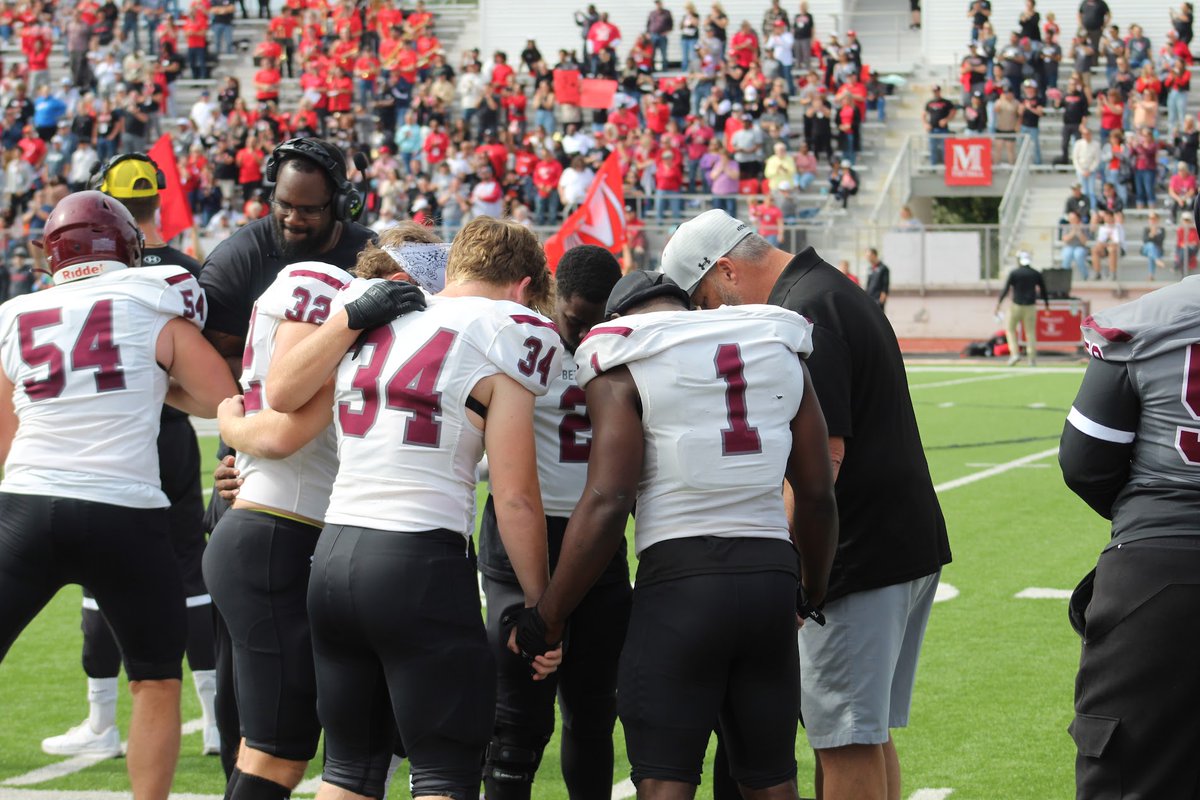 jessebear4444's tweet photo. Bethel vs. Mac 
@Threshers_FB 
link to pictures: 
https://t.co/wh7ZXdiNS4 https://t.co/qxe8AkHxd9