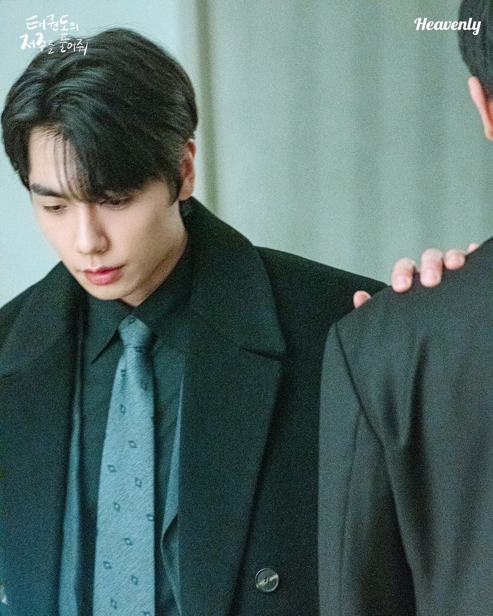 heavenly_pick's tweet photo. 🚨헤븐리 신작🚨
【태권도의 저주를 풀어줘】

불편한 삼자대면에서 드러나는
12년 동안 변하지 않은 것과 변해버린 것 ❄️

#태저풀 이번주 목요일 5~6화 단독 공개!
🔗 https://t.co/Ar5Yc2hxLB

 #태권도의저주를풀어줘 #LetFreetheCurseofTaekwondo #김누림 #이선 #장연우 https://t.co/bIsDTJ3iHC