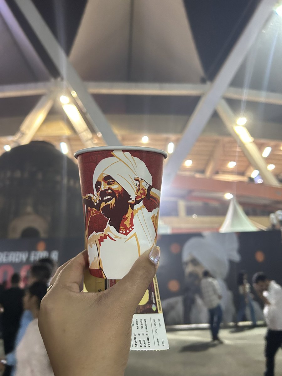 HappyFemale_'s tweet photo. Jinhe ticket nahi mili, unka dukh nahi samajh sakti
Lekin jinhe mili, unki khushi samajh sakti hoon. ❤️
#DilLuminatiTour #DiljitDosanjhconcert #Delhi #DreamBig #diljitconcert #dilluminati https://t.co/xnh6XnOzCA