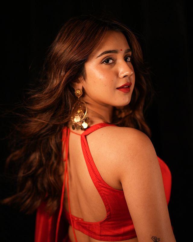 Ga8hP9EbMAA7Rg7?format=jpg&name=900x900