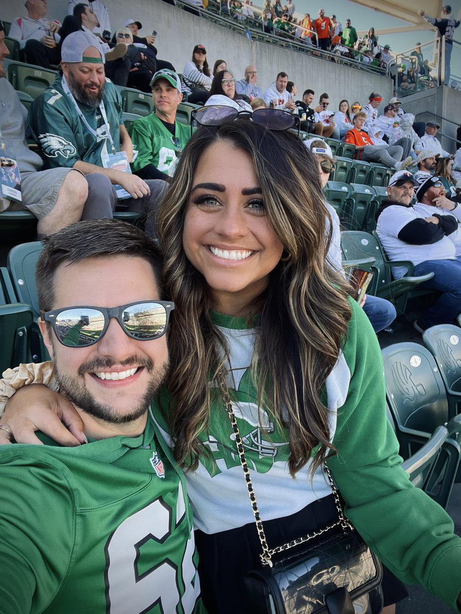 HeatherFount_'s tweet photo. The team you’ll rep for love 💚✨🦅 https://t.co/lA2PTcnIGT