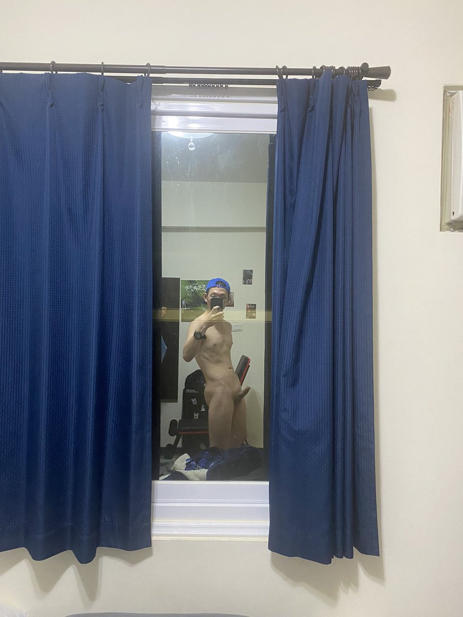 今年又沒跟到同志遊行🌈
11月聽說高雄也有小場遊行
偏偏那幾天又要去南投玩（哭😭

退伍後變胖了買了器材在家惡補一下🥺
蠻多人說我這樣看起來蠻好抱的（有嗎
歡迎來約我抱抱🫂😍