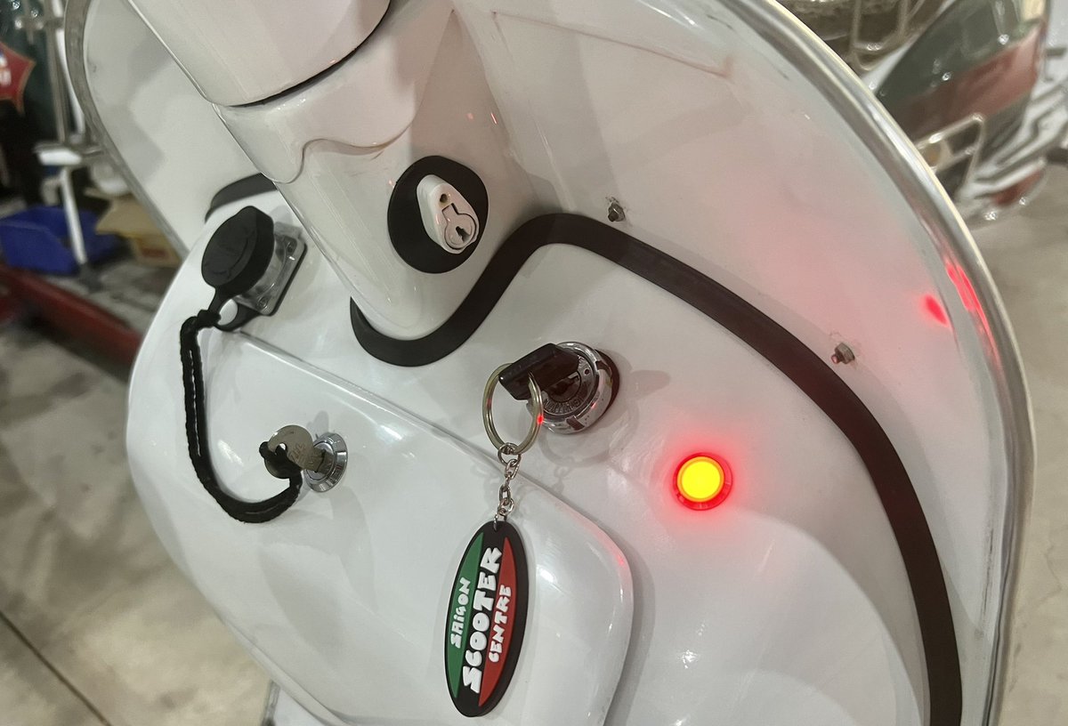 SSCvietnam's tweet photo. The all new SSC vintage VTronic™️ delivery e-Scoot. Classic Italian with a modern twist #Vtronic #Vespa #72v4000w #Delivery #Shipping #EV #LastMile https://t.co/lOmuDNre3E