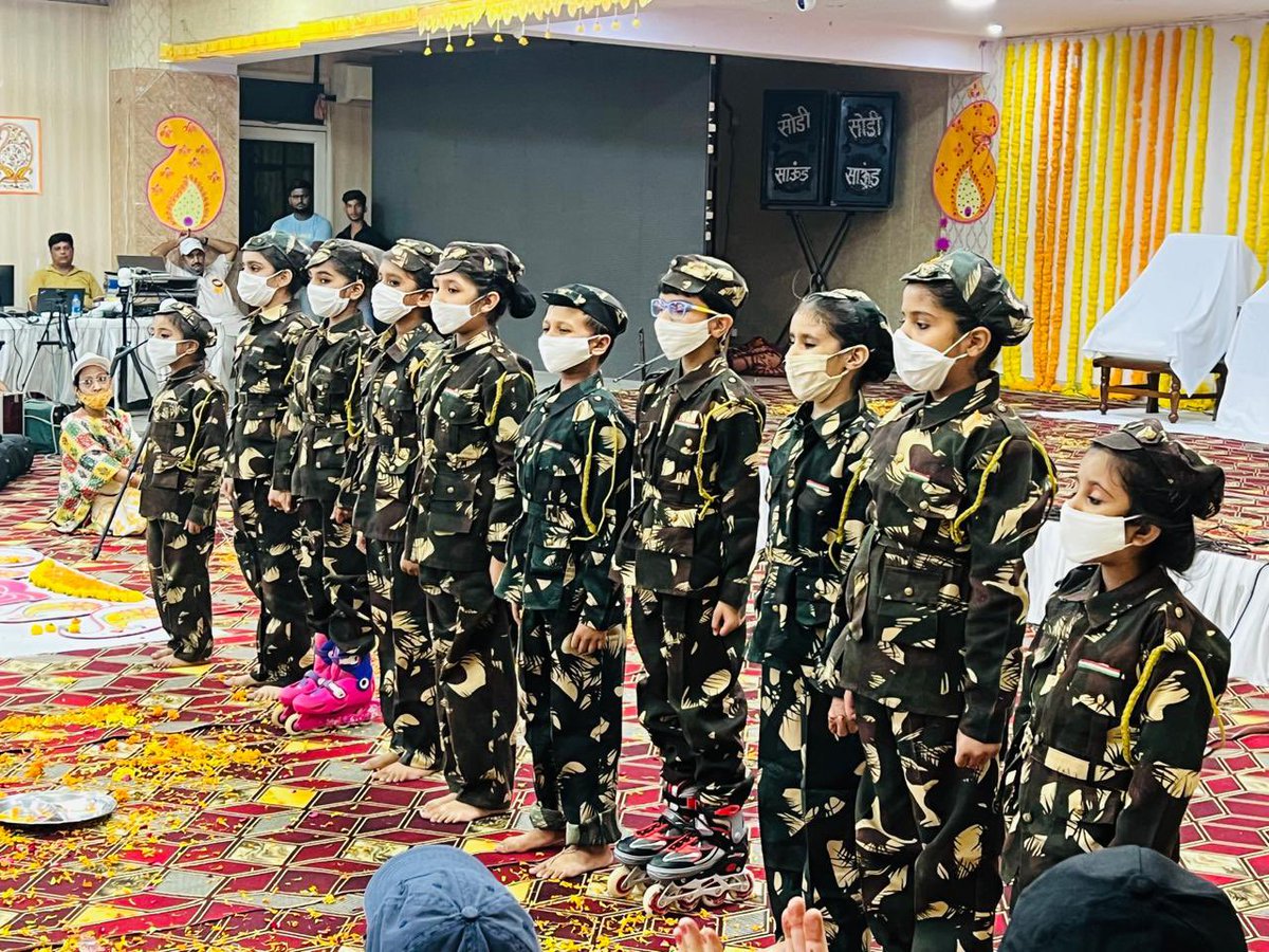 अstuti tweet media