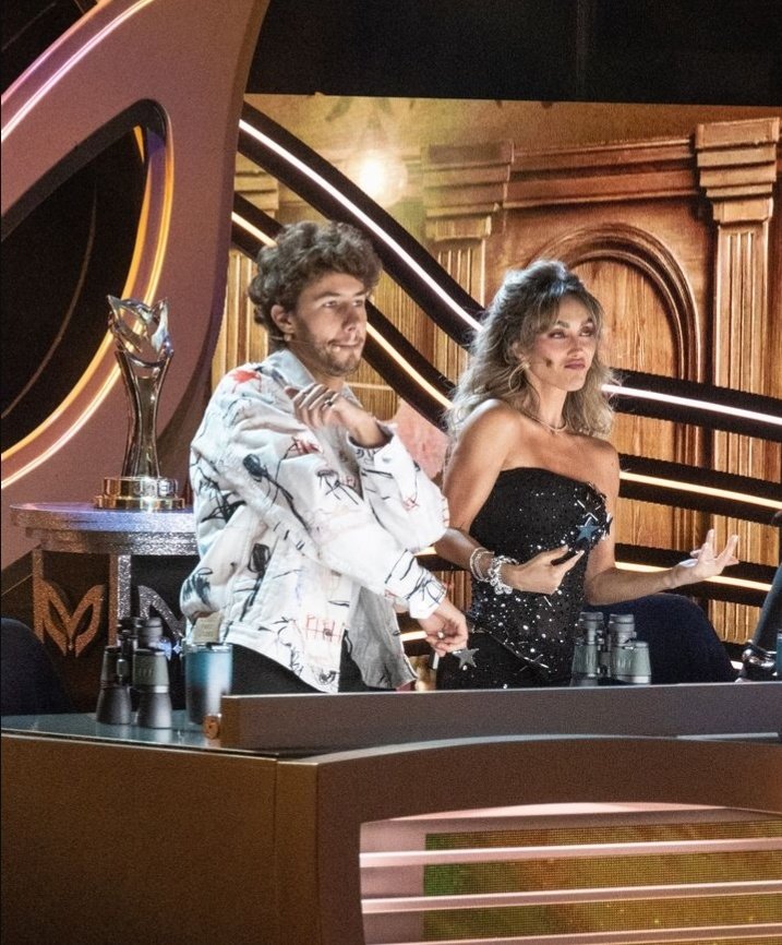 RBD24HorasArg's tweet photo. Es que cada programa que pasa,soy más fan de team GUEROS 😅 @JuanpaZurita @Anahi 😍⭐ #TeamColucci https://t.co/sV4BJIXQrO