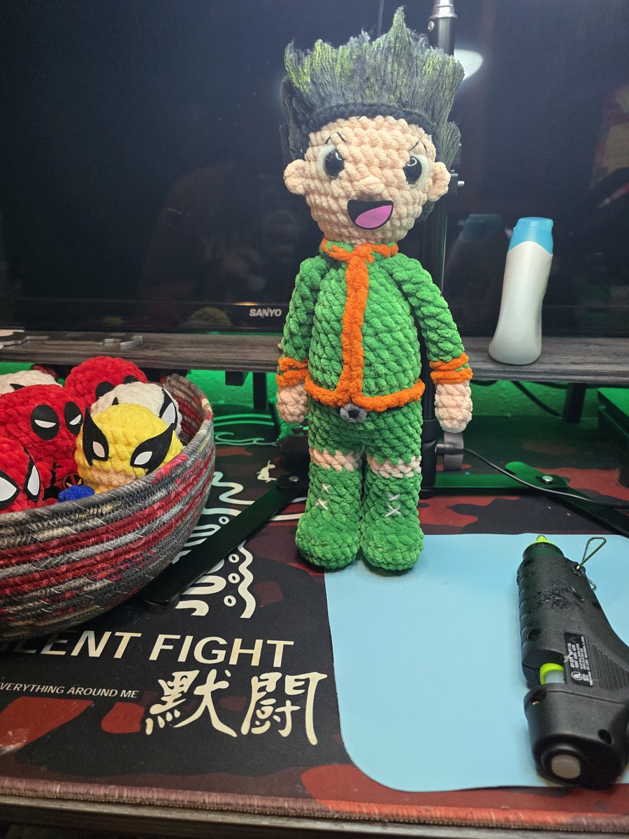 crissanonymous's tweet photo. I had a local woman ask me to make a custom plush Gon Freecs doll.
Plush makes detail work so difficult!
Here is the end result, along with a reference image for the backpack and fishing pole she asked for last minute.
#hunterxhunter #customcrochet #gonfreecs #anime #cxc https://t.co/RCmrXiz5Iu