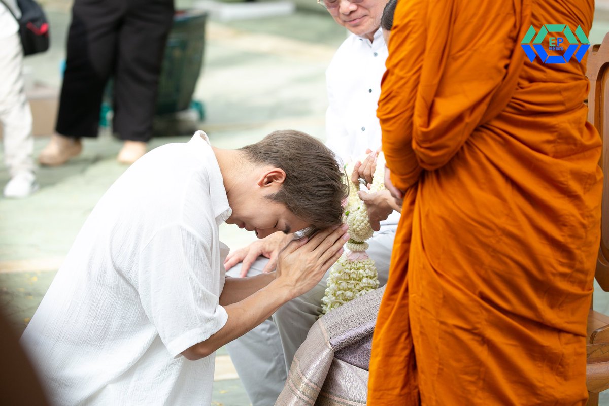 epnewsonline's tweet photo. #EPNEWS บรรยากาศในพิธีอุปสมบท "มิว ศุภศิษฏ์ " | Mew’s Ordination Day ณ วัดบุรณศิริมาตยาราม

#ปุญญวัฑฒโนภิกขุ 
#MewSuppasit #มิวศุภศิษฏ์ https://t.co/YQdTEtLfpM