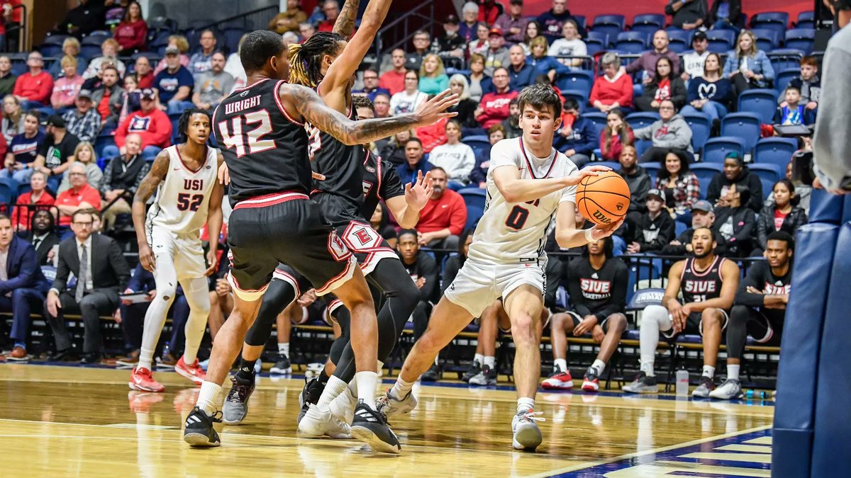 BradKlein15's tweet photo. Today is the day! The @USI_Basketball countdown is now 0️⃣.

@Ryan_Hall01 is gearing up for his second season on the floor for USI. Hall scored more than six points per game, and checked into 30 contests last year.

As a 34% 3FG shooter, Hall could be a valuable piece in '24-'25! https://t.co/cHx2xVlGni
