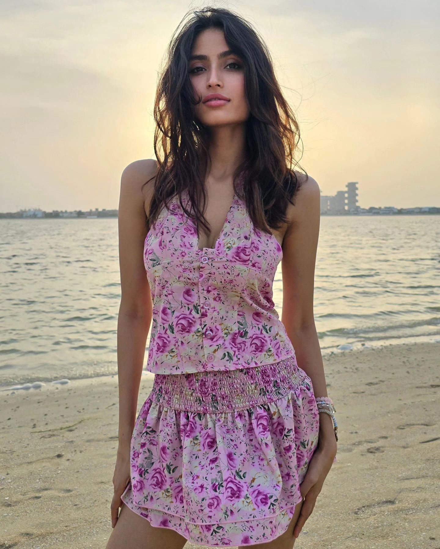 Ga8kurdaQAAMONp?format=jpg&name=large