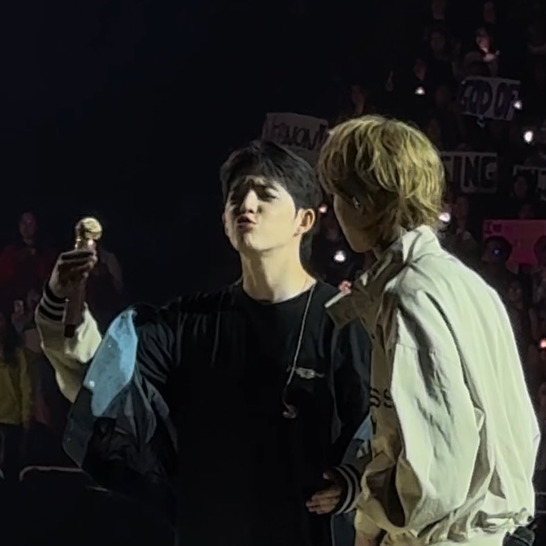 sounds_of_cheol's tweet photo. minghao trying to calm sulky cheol? 😆 https://t.co/gsZikX9HSU