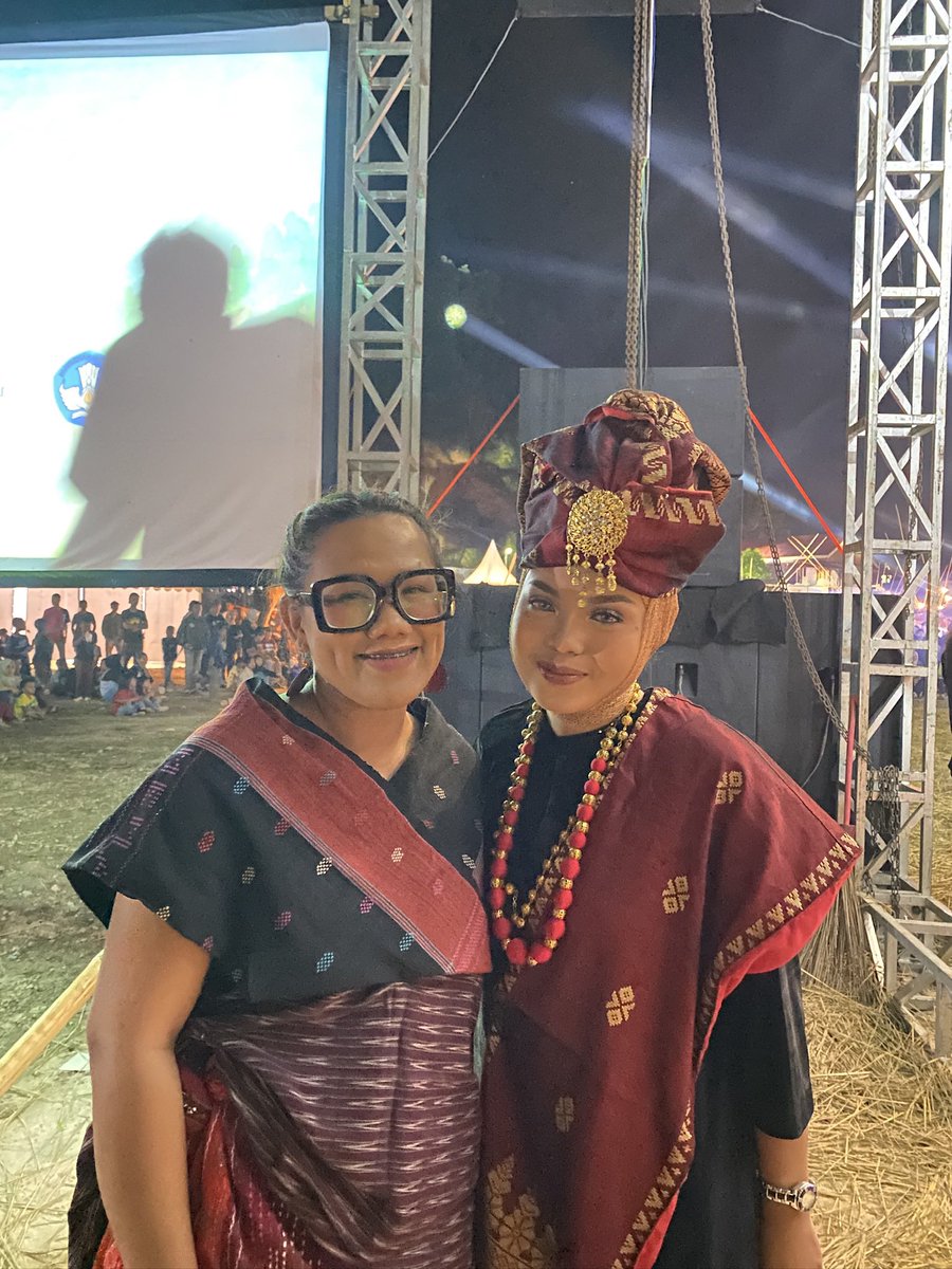 penyanyi batak dan penyanyi minang bertemu di <a href="/pasaharau/">Harau Festival</a> ♥️