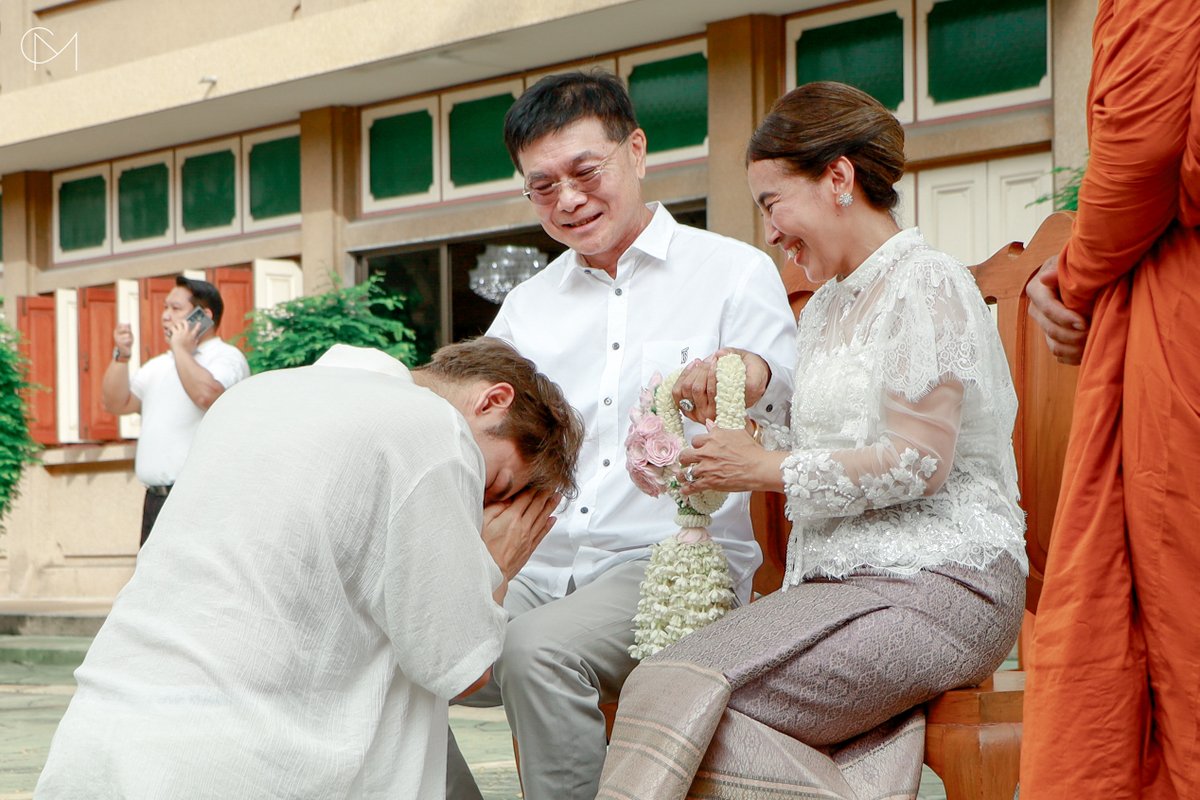 CM2Connect's tweet photo. "มิว ศุภศิษฏ์" กราบขอขมา คุณพ่อและคุณแม่ ก่อนเข้าอุปสมบท Mew’s Ordination Day ณ วัดบุรณศิริมาตยาราม  

MEW ORDINATION DAY  
#ปุญญวัฑฒโนภิกขุ #MewSuppasit #มิวศุภศิษฏ์ https://t.co/4seQixAuI7