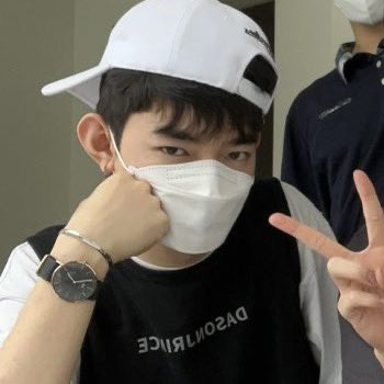 haoixora's tweet photo. 연습생 시절 특유의 노세범 동공 어케 안 조아함 https://t.co/cccDDb5yr8