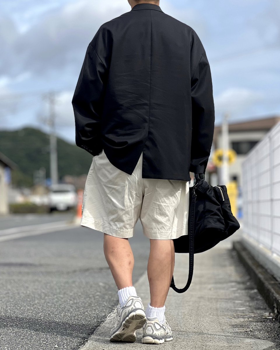 makinosuke29's tweet photo. #今日の服
ジャケットにショーパンコーデ
shirt : #maisonspecial
tops : #daiwapier39
bottoms : #amne
shoes : #asics https://t.co/yik1QElm3R