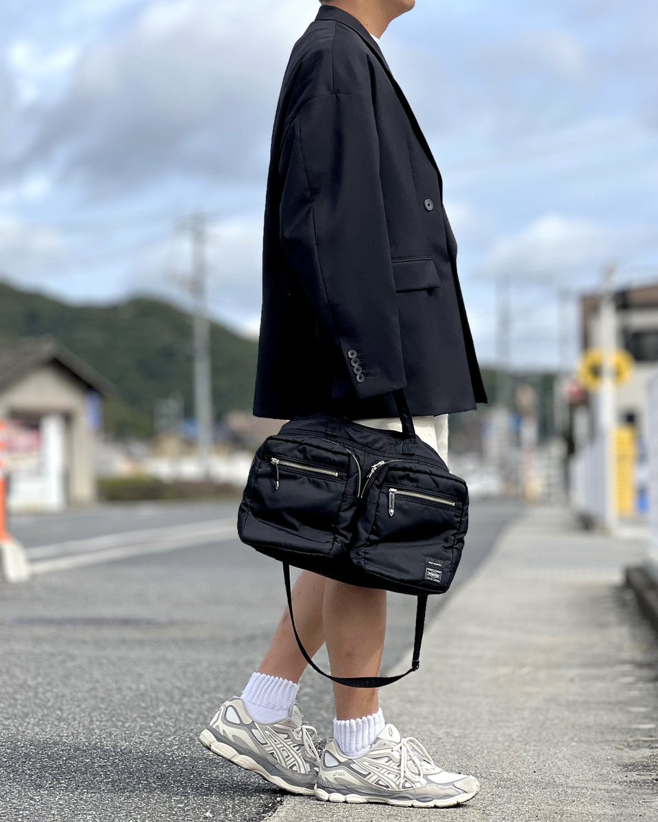 makinosuke29's tweet photo. #今日の服
ジャケットにショーパンコーデ
shirt : #maisonspecial
tops : #daiwapier39
bottoms : #amne
shoes : #asics https://t.co/yik1QElm3R