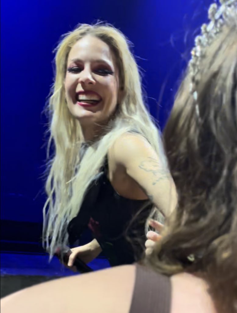 C0SMICDUSTS's tweet photo. it’s been a wild ride! looking up to h since rm93 & here we are now!!!! finances & other obstacles like health kept me from seeing h for so long, but i’m so thankful for my 2 shows so far to have been so special🥹🩷 #10yearsOfHalsey @halsey https://t.co/KgTFChLOSM