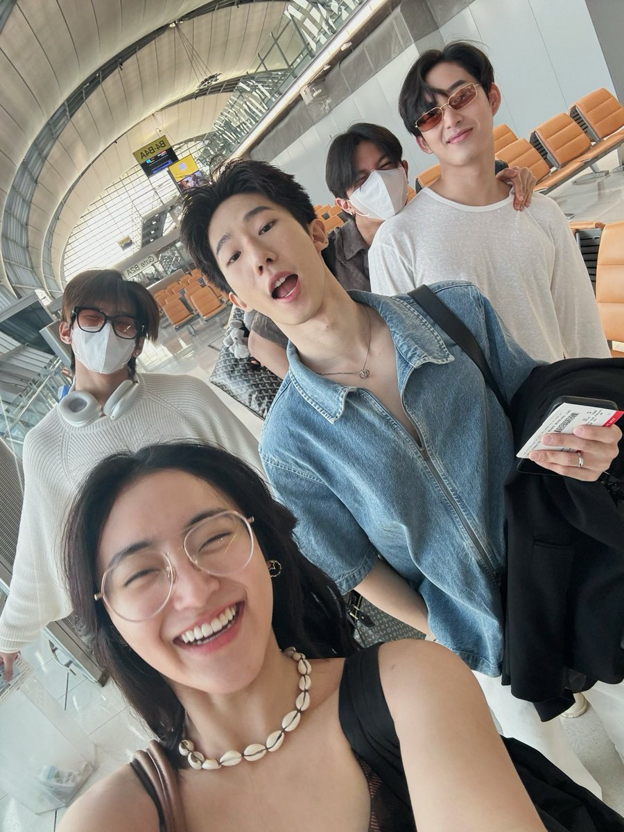 ️️ ️️ㅤ
LESGAURRR MA BRUUH!!!! ✈️
liburan bersama pasukan~