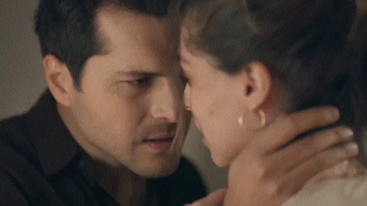 cecebstan's tweet photo. #LeyAn: 

- But there can't be an us. We won't be able to be happy.
- I don't care about being happy. I only want to be with you. 

#LeylaHayatAşkAdalet https://t.co/PpSwpL29Ut