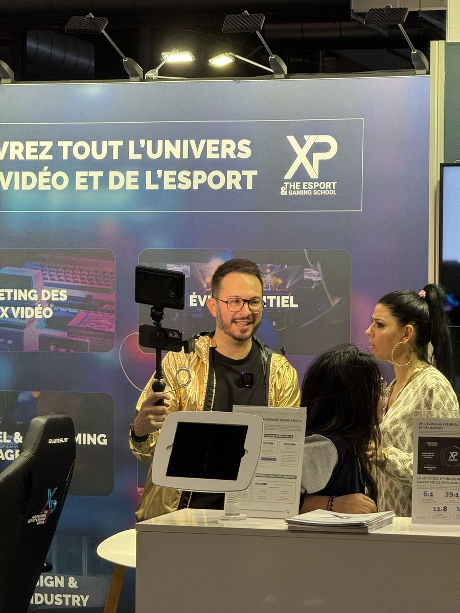 helloblinkside's tweet image. Bien sûr ! Voici la version modifiée :

“Blinkside était présent à la @ParisGamesWeek ce dimanche ! Une superbe journée de rencontres avec des passionnés et des créateurs inspirants, dont @JulienChieze et @CaroleQuintaine. On vous partage ces beaux moments !

Ça te convient ?