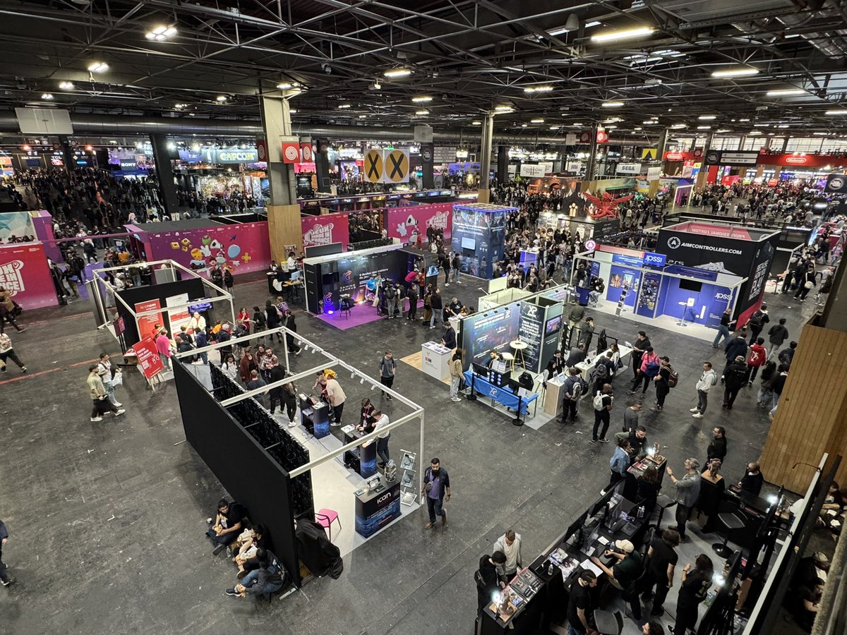 helloblinkside's tweet image. Bien sûr ! Voici la version modifiée :

“Blinkside était présent à la @ParisGamesWeek ce dimanche ! Une superbe journée de rencontres avec des passionnés et des créateurs inspirants, dont @JulienChieze et @CaroleQuintaine. On vous partage ces beaux moments !

Ça te convient ?