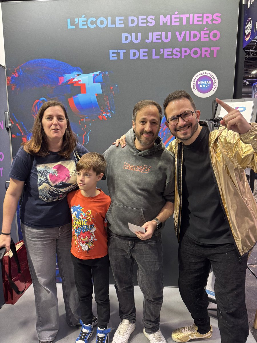 helloblinkside's tweet image. Bien sûr ! Voici la version modifiée :

“Blinkside était présent à la @ParisGamesWeek ce dimanche ! Une superbe journée de rencontres avec des passionnés et des créateurs inspirants, dont @JulienChieze et @CaroleQuintaine. On vous partage ces beaux moments !

Ça te convient ?