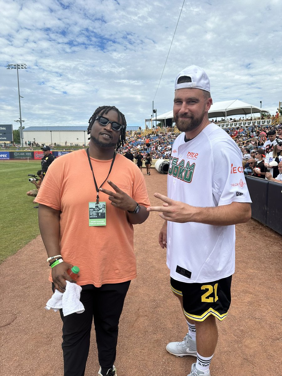 coach_M0's tweet photo. Happy National TightEnd Day 

Zaire Mitchell-Paden (Ravens)
George Kittle ( 49ers)
Travis Kelce ( Chiefs)
David Njoku (Browns)

#TightEndDay  #NFL #explore https://t.co/BgYmVUkQyv