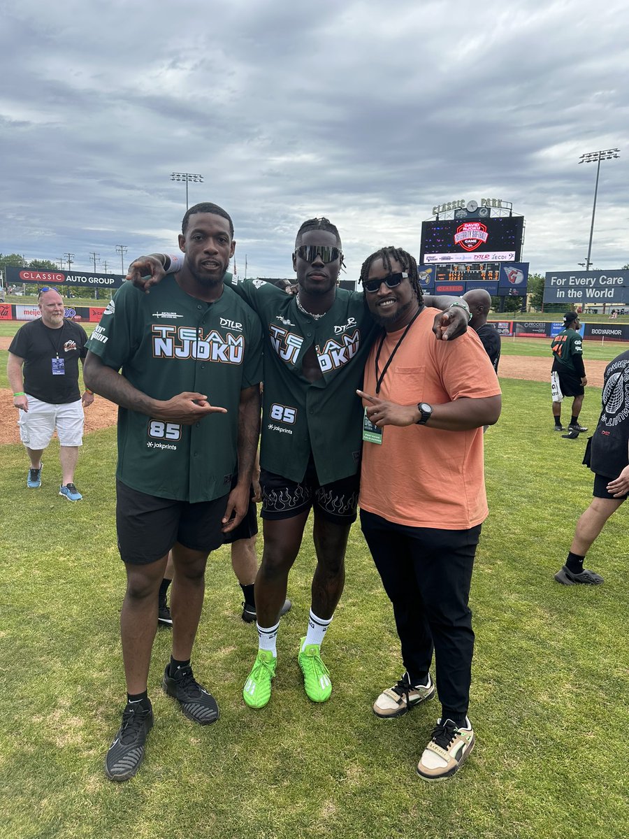coach_M0's tweet photo. Happy National TightEnd Day 

Zaire Mitchell-Paden (Ravens)
George Kittle ( 49ers)
Travis Kelce ( Chiefs)
David Njoku (Browns)

#TightEndDay  #NFL #explore https://t.co/BgYmVUkQyv