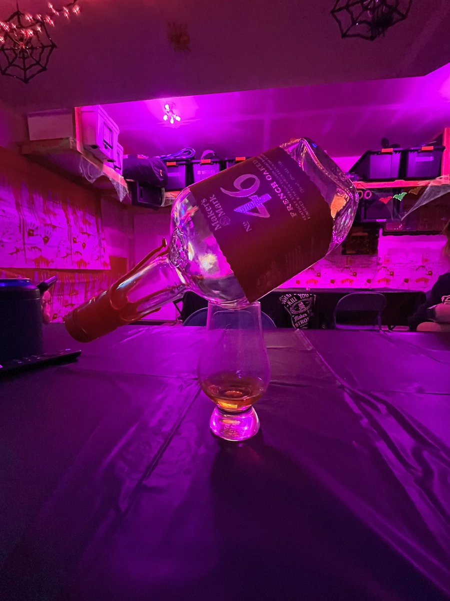 gast_rich's tweet photo. Bottle Kill! #makersmark https://t.co/QrQ1EKUXGM