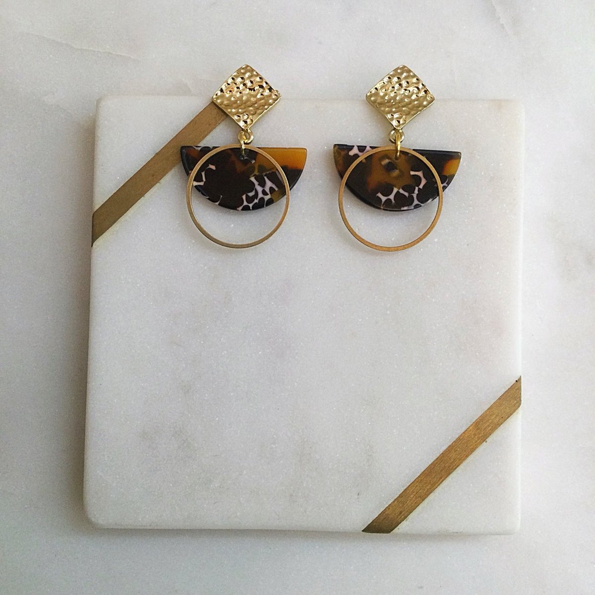 HandmadeJanelle's tweet photo. https://t.co/2dWn4IECJ6 New stock #handmade #earrings #danglerearrings #unique #jewellery #brownearrings #goldearrings #etsy #etsyshop #gifts https://t.co/7HJSzgNCCg