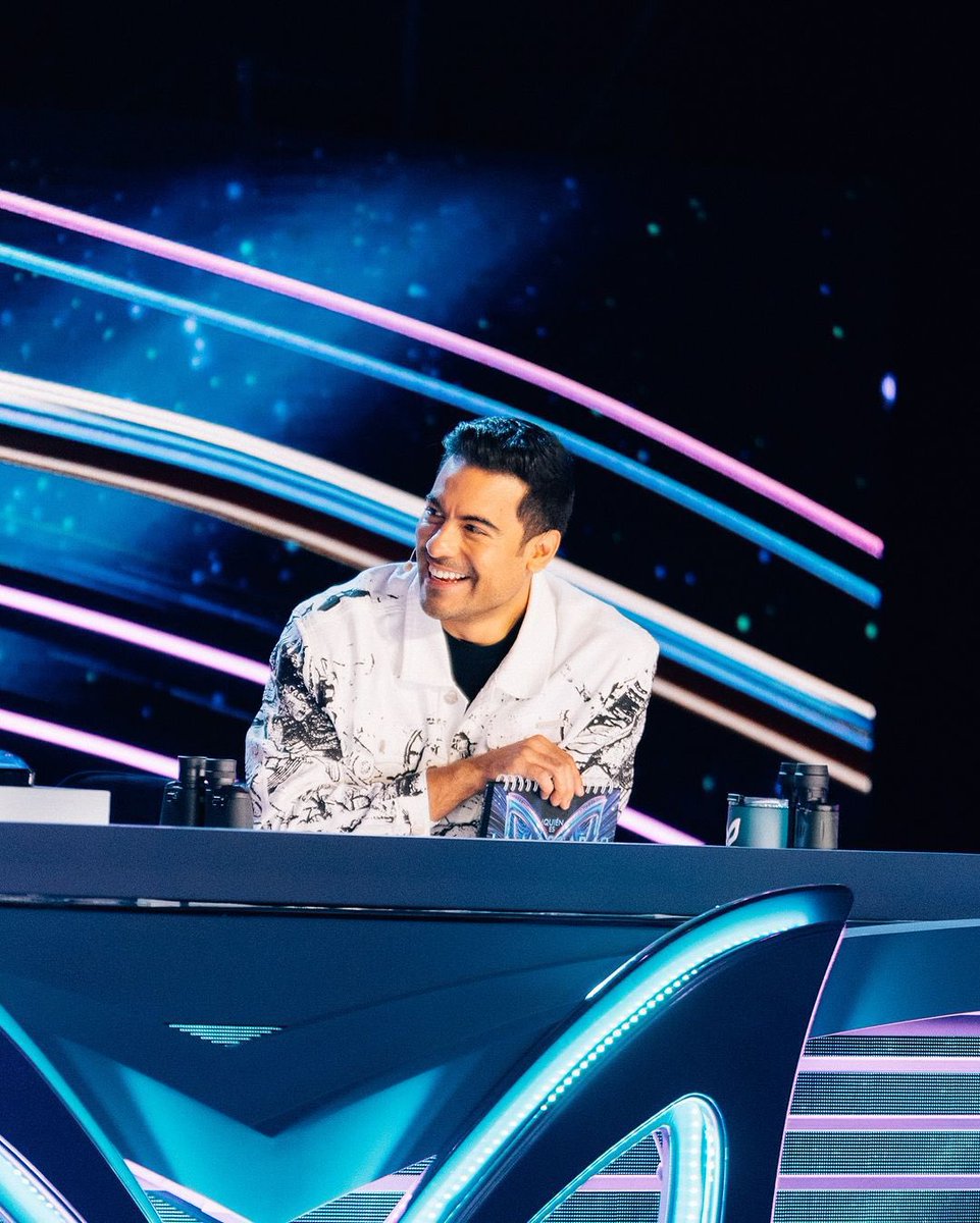 Repost from <a href="/carlosrivera/">cr</a>
•
Esta noche segundo programa de quieneslamascara será espectacular. Nuevos personajes y mucha diversión. ¿Ya lo estás viendo? 

Stylist <a href="/readingp/">Reading Pantaleón ®</a>
#CarlosRivera #Riveristas #CarlosRiveraFans #CReandoSueños #musica #singersongwriter