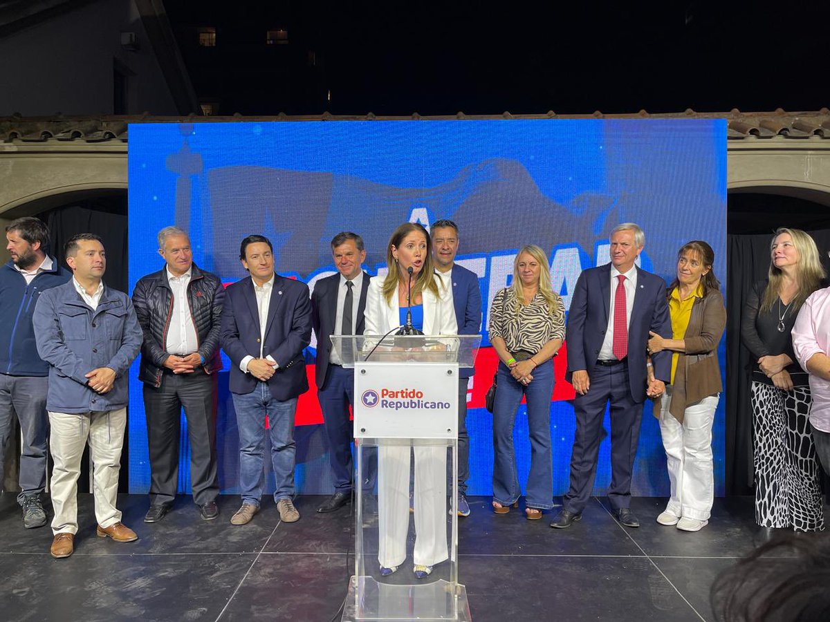 maca_santelices's tweet photo. Orgullosa de este equipo republicano y de todo el trabajo desplegado en estos meses de campaña para alcaldías, concejales, core y por supuesto, gobernadores.  

Seguimos trabajando para construir un Chile mejor, GRACIAS a todos quienes nos apoyaron en todo el país. https://t.co/XYNCJBma3c