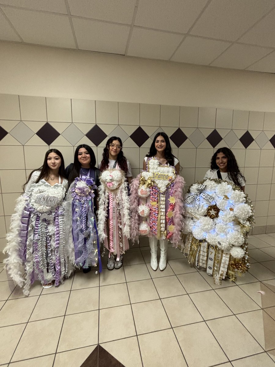 FalconPalsJVHS's tweet photo. “HOMECOMING GAL PALS”
-Stunning! Way to represent, Ladies!
#TeamPALS https://t.co/BebwmVsnFa
