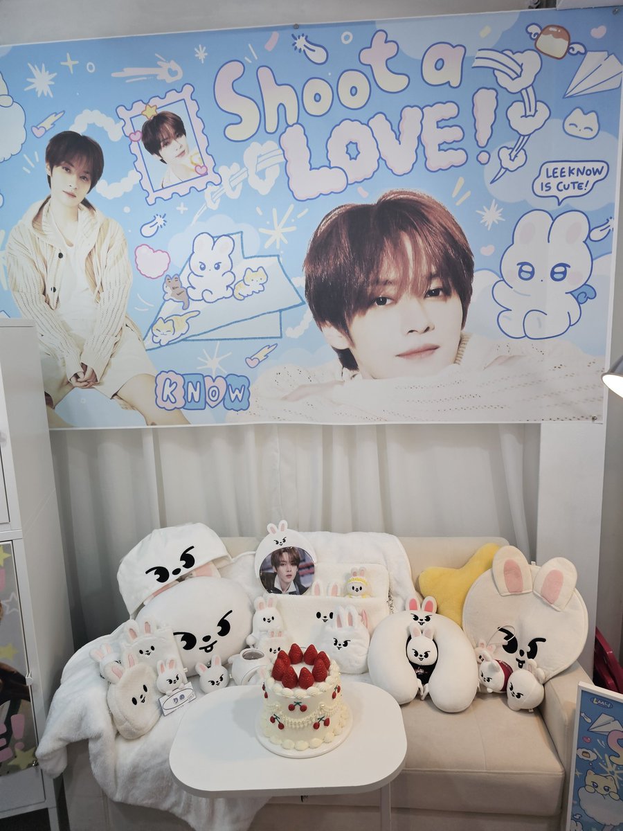 mincholeeknow's tweet photo. 💛𝗦𝗵𝗼𝗼𝘁 𝗮 𝗟𝗢𝗩𝗘!💛
오디너리 아카이브
여길위해 야간근무끝나고 잠안자고 생카투어 결정!
좋아하는 파란색감에 포스터 럭드상품 공간 모든게 다 이쁘고 제 취향이였어요💕 버블공간은 마음이 몽글몽글🥹 역시나 사람들한테 인기짱이였고 포스터 드볼못해서 아쉬움😢
#리노에게_쏘아올린_사랑 https://t.co/s0jsTYMHY4