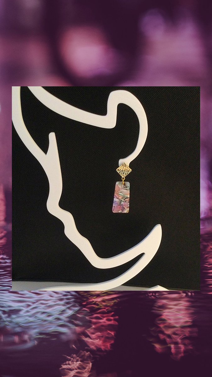 HandmadeJanelle's tweet photo. https://t.co/gejxteBnbM #earrings #handmade #etsy #etsyshop #dangleearrings #fashion #gifts #christmasgifts https://t.co/ppdRbFgHBc