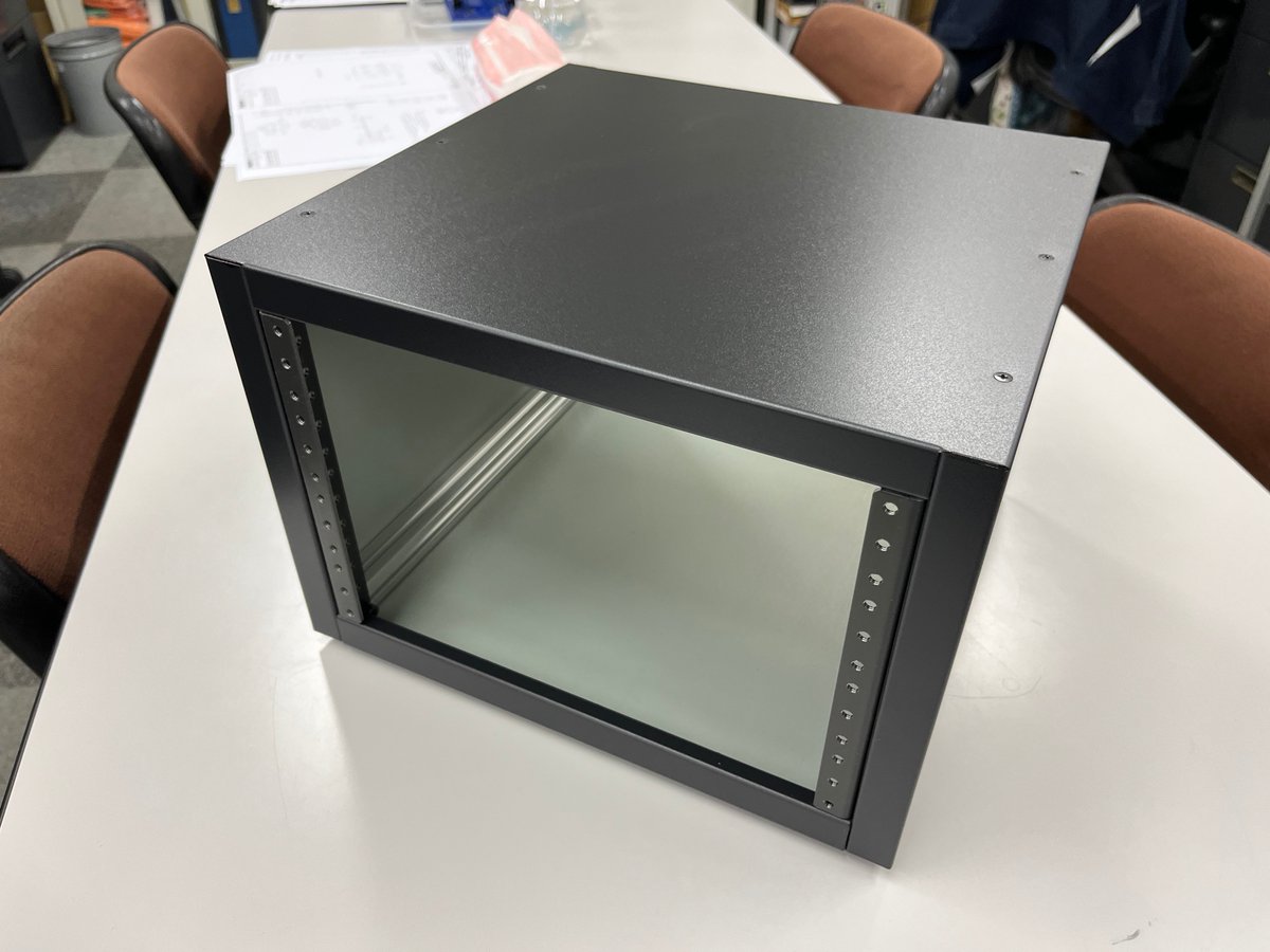 niccabi's tweet photo. デスクトップキャビネット（ハーフサイズ）のご紹介です。
カナレ電気社製ハーフブランクパネルが取付可能なサイズラインナップを追加いたしました。
お気軽にお問い合わせください。
#NICCABI　#ハーフブランク https://t.co/1wY3uxjWkF