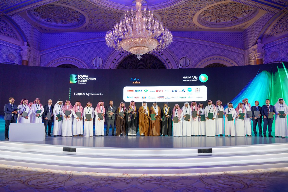 Estenad_SA's tweet photo. سعدنا بالمشاركة في #منتدى_توطين_الطاقة بالرياض، بتشريف صاحب السمو الملكي الأمير عبدالعزيز بن سلمان بن عبدالعزيز آل سعود، وزير الطاقة، حيث كانت لنا فرصة مميزة للتواصل مع نخبة من رواد الصناعة وخبراء قطاع الطاقة، في إطار دعمنا لتحقيق #رؤية_2030. https://t.co/yVwgl5Ect0