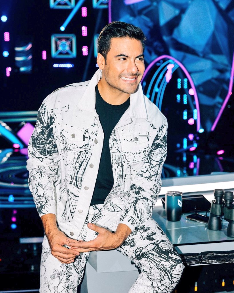 Repost <a href="/_CarlosRivera/">Carlos Rivera</a> 💙🇲🇽
 Esta noche segundo programa de @quieneslamascara será espectacular.Nuevos personajes y mucha diversión.¿ya lo estás viendo. 
Stylist <a href="/readingp/">Reading Pantaleón ®</a>
<a href="/ClubSoloTu_Arg/">SOLO TU Argentina CR</a> 
<a href="/WestWoodEntt/">Westwood Entertainment</a> 
<a href="/SonyMusicArg/">Sony Music Argentina</a>