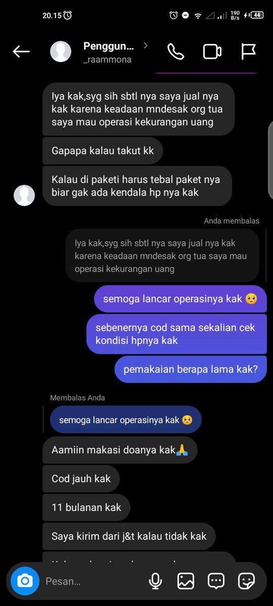 Nissaa2204's tweet photo. ini awal mula si penipu ajggg!!! gue gatau kenapa after chat sama penipu ini kya sadar ga sadar bisa gampang bgt percaya, padahal gue bukan tipe orang yang beli apapun lewat online. gue bisa percaya karna dia ngmng sama² ngasi KTP buat pegangan masing² https://t.co/mXoZys3e4z