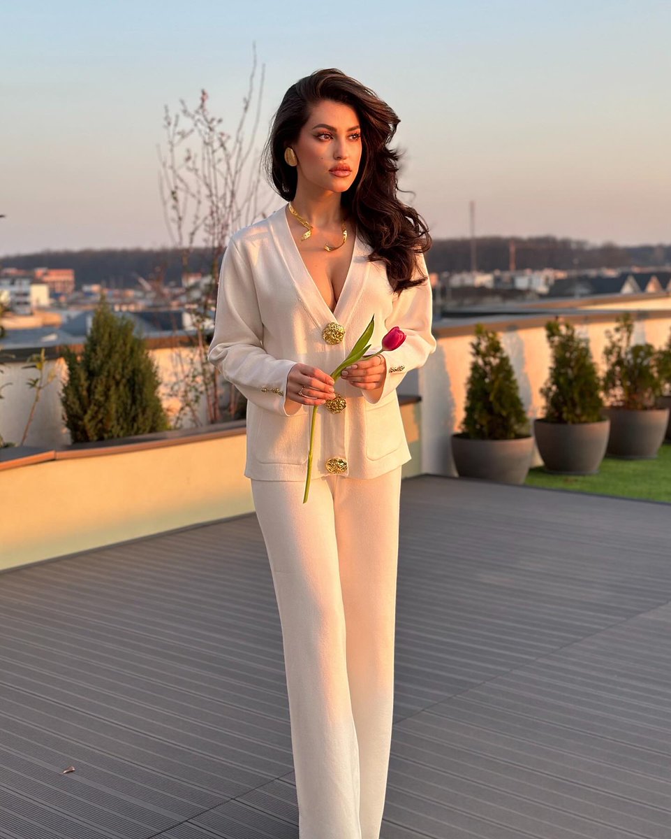 Adele_Cesari's tweet photo. May you become the best version of yourself in your pursuit of beauty#BloomingBeauty
#Nature
#Floral
#PetalsOfGra
#BeautyInNature
#FlowerWhispers
#Nat
#BlossomA
#WildflowerDreams
#Flowe
#Pure
#GardenOfGrace
#BeautyInEveryPetal
#PetalsAndPositivity
#RadiantNature
#Botanical https://t.co/woz9u0ReJ1