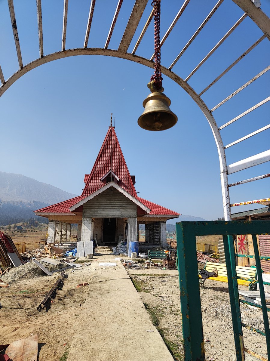 nirupamakotru's tweet photo. One of the most famous songs of #swingingseventies was RajeshKhanna-Mumtaz song frm AapKiKasam shot at ShivaTemple(Rani Temple) located right in centre of meadows of #gulmarg: Jai jai Shiv Shankar.
The temple was accidentally burned down this June& is currently under repairs. https://t.co/HKs1PJNmw8
