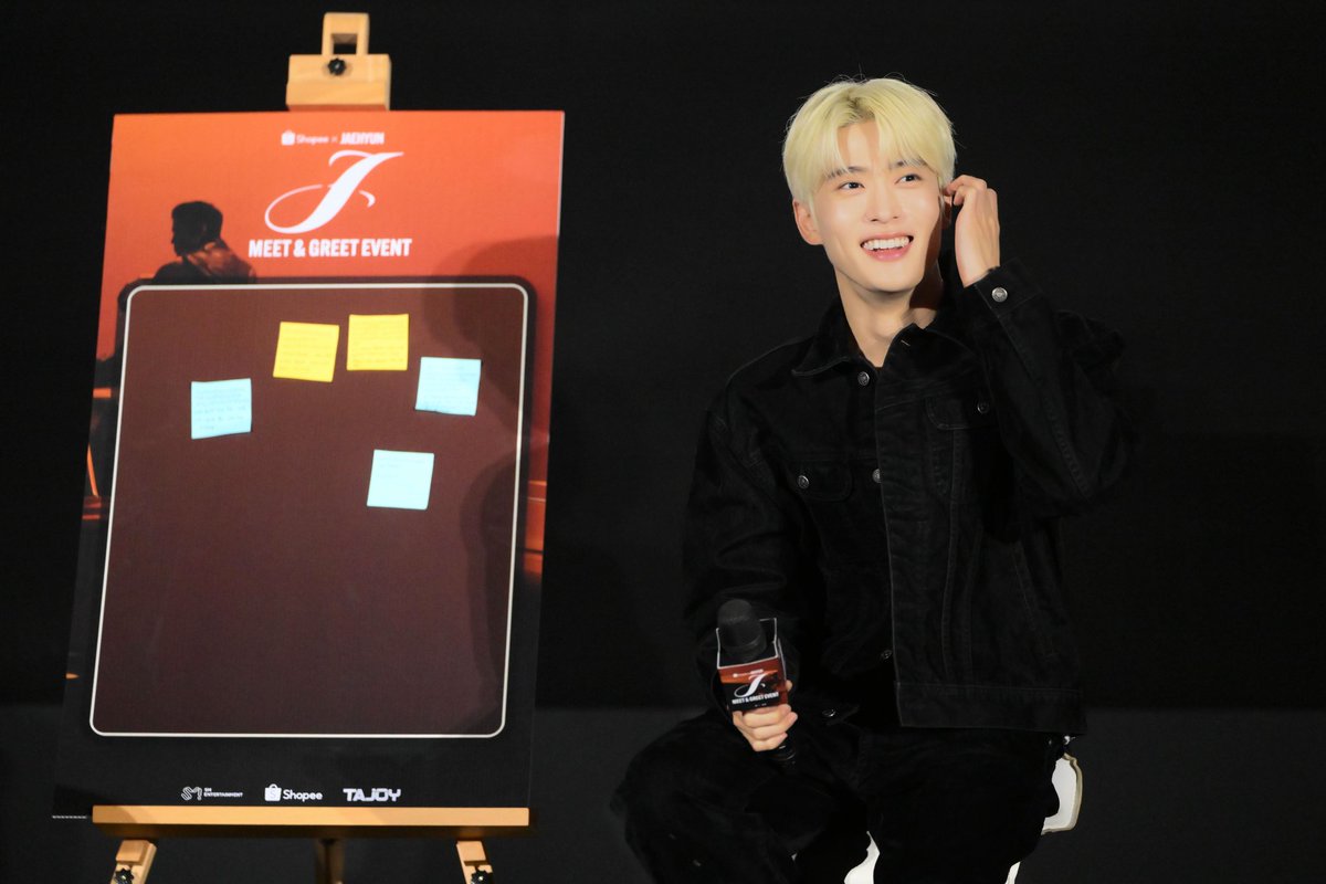 bunterngsociety's tweet photo. ‘แจฮยอน’ NCT ห้างแตก! เก็บทุกโมเมนต์สุดฟินในงาน Shopee x JAEHYUN ‘J’ FANSIGN & EVENT

#ShopeeFansignEventxJAEHYUN
#JAEHYUN  #ShopeeFansign

ปรากฏการณ์ห้างแตกกลับมาอีกครั้ง! หนุ่มหล่อสุดฮอต JAEHYUN (แจฮยอน) จาก NCT กลับมาเยือนไทยอีกครั้งพร้อมเซอร์ไพรส์สุดพิเศษให้แฟนๆ ได้ฟินกันทั้งงานใน “Shopee x JAEHYUN ‘J’ FANSIGN & EVENT” ที่เพิ่งจบลงไปอย่างประทับใจสุดๆ! งานนี้ “ช้อปปี้” อีคอมเมิร์ซเบอร์ 1 ขวัญใจคนไทย จัดหนักจัดเต็มเพื่อฉลองความสำเร็จอัลบั้มเดบิวต์ของแจฮยอน สร้างโมเมนต์ความสุขแบบใกล้ชิดแฟนๆ ไม่ว่าจะเป็นแฟนไซน์ (Fansign) ที่เรียกเสียงกรี๊ดสนั่นทุกนาที ไปจนถึงมีตแอนด์กรี๊ด (Meet & Greet) สุดเอ็กซ์คลูซีฟในบรรยากาศฟีลโรงหนังแสนอบอุ่น  
https://t.co/RixQqUjYv5

📌 แฟนๆ อย่าลืมติดตามกิจกรรมและข่าวสารจากช้อปปี้ เพราะกิจกรรมดีๆ แบบนี้จะมีมาให้ฟินอีกแน่นอน! ติดตามรายละเอียดเพิ่มเติมได้ที่ https://t.co/3MS4n6Rgbi