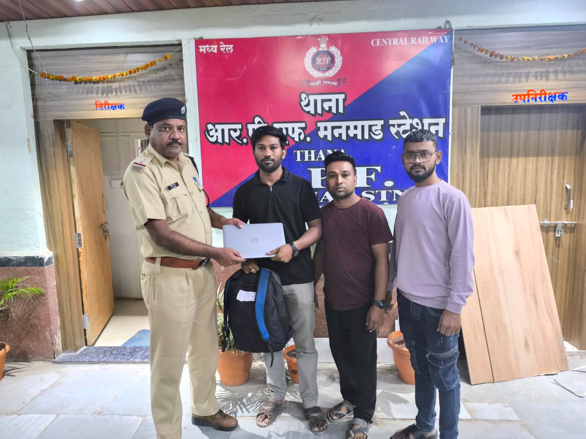 BhusavalDivn's tweet photo. RPF Bhusaval Division, under #OperationAmanat, ensured the swift recovery and return of a valuable laptop and bag to passenger from Train 12150. Prompt action on the #RailMadad complaint earned heartfelt gratitude.
#IndianRailways
#ServiceWithSafety
#RPF https://t.co/VoVDHwcQPv