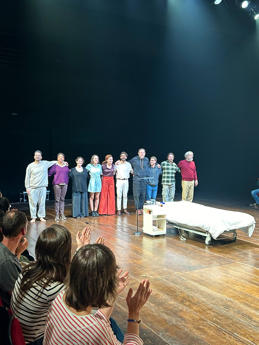 Acompanyar a la jove de casa a veure el seu primer Txékhov ha sigut un plaer. El text de #LaGavinaLliure dirigida per Julio Manrique li ha fet explotar el cap. Menció especial per David Selvas que està magnífic! Prorroguen fins al 10/11‼️