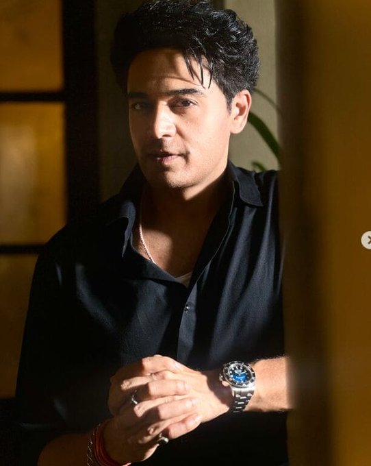 inm24news's tweet photo. Do you know what's keeping #Anupama star #GauravKhanna super busy these days? 🌟💼 Catch up with his latest projects, unexpected twists, and that hustle we all love! 😍✨
#Anupamaa #GauravKhanna #OnSet #BehindTheScenes #BusySchedule #MaAnMagic #TVStarLife #InTheLimelight #DramaUnfolds #DailySoap