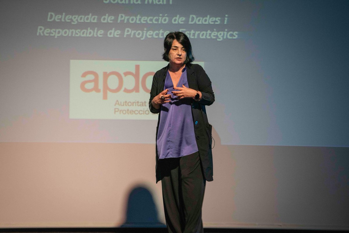 🔐CONGRÈS DE CIBERSEGURETAT ARMARI 6 #congresciberarmari6

📊Seguirem aprenent fòrça, damb era intervencion de <a href="/JoanaMariC/">Joana</a> delegada de proteccion de donades e responsable de projèctes estrategics ena <a href="/apdcat/">Autoritat Catalana de Protecció de Dades</a>  qui vos introdusic ath reglament 2016/679 sus es incidents.