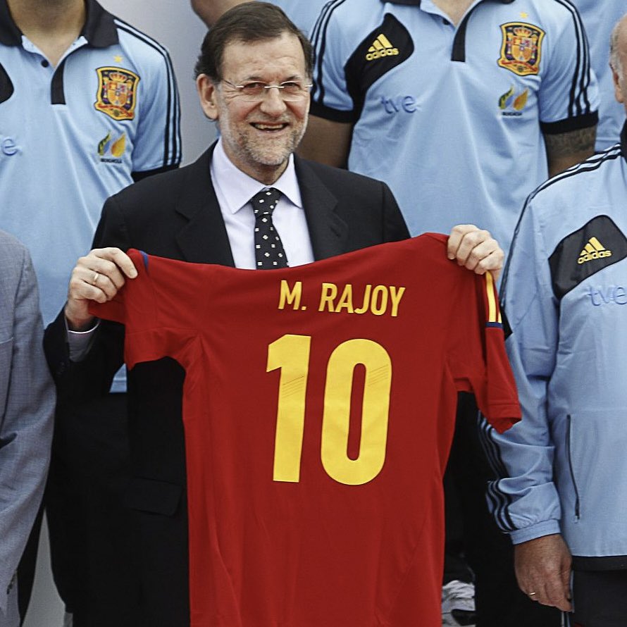robbhaifisch's tweet photo. Esta foto prueba que Mariano Rajoy conocía a M. Rajoy. https://t.co/8ZE6cXNShZ