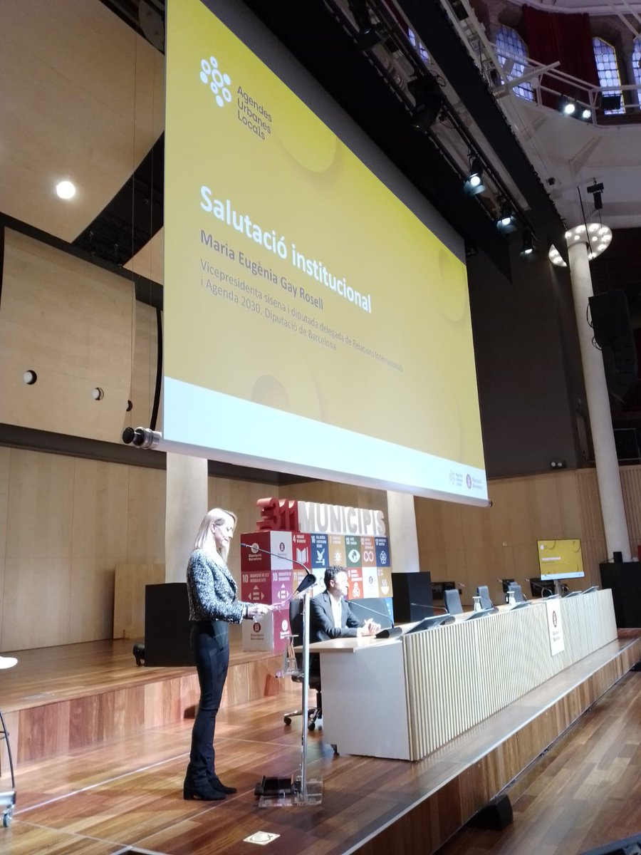 ✏️ Arrenca el II Fòrum de les #AgendesUrbanesLocals amb la benvinguda institucional a càrrec de <a href="/Vpuga22/">Víctor Puga</a>, secretari de <a href="/territoricat/">Territori</a> i <a href="/MariaEugeniaGay/">Mª Eugènia Gay</a> vicepresidenta sisena de la <a href="/diba/">Diputació de Barcelona</a>.
#som311#ODS11
✅bit.ly/2nForumAUL