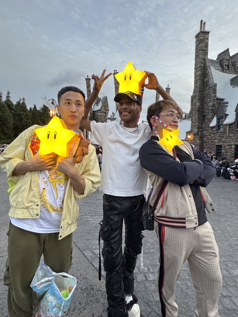 Opulencejapan's tweet photo. Enjoying the USJ✨⭐️💫
We love you OSAKA💖💓
You’re so OPULENCE🥰
⁦@66wind99⁩ 
⁦@PreciousPaulaN⁩ 
⁦@jaidaehall⁩ https://t.co/0Ndq7xDARk