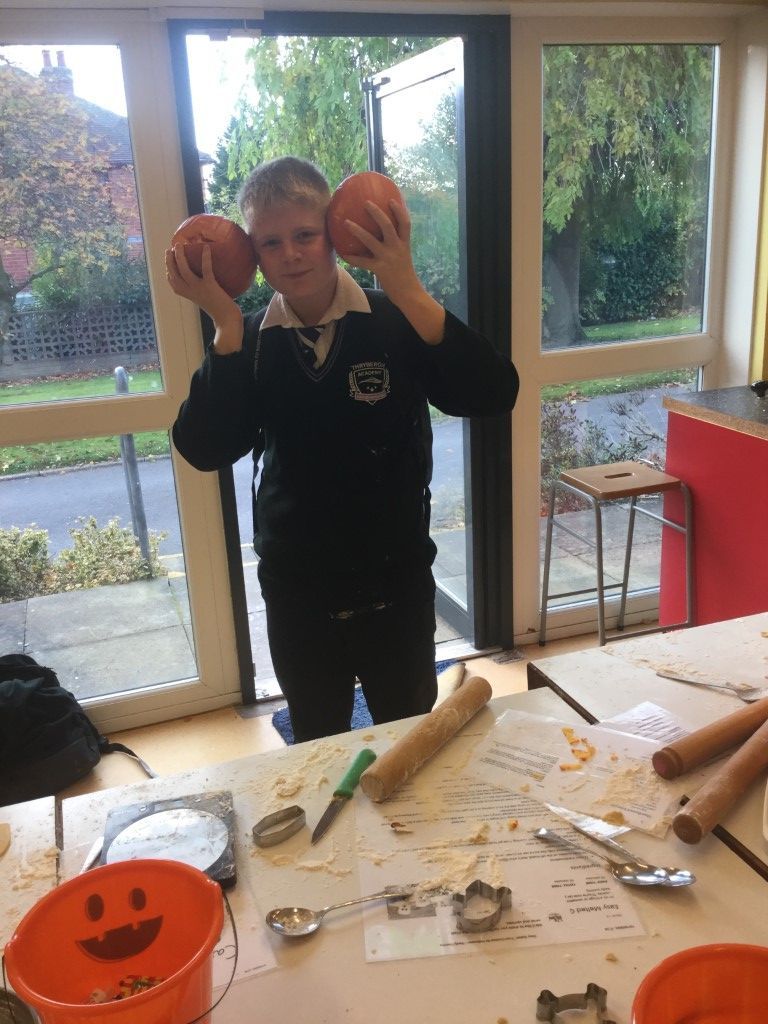ThryberghAcad's tweet photo. 🎃 For the last week of half term at Science Club, students were given a Halloween themed task!

Read the full story 👇
https://t.co/eur2KJjMDz https://t.co/7WN3UTWD50