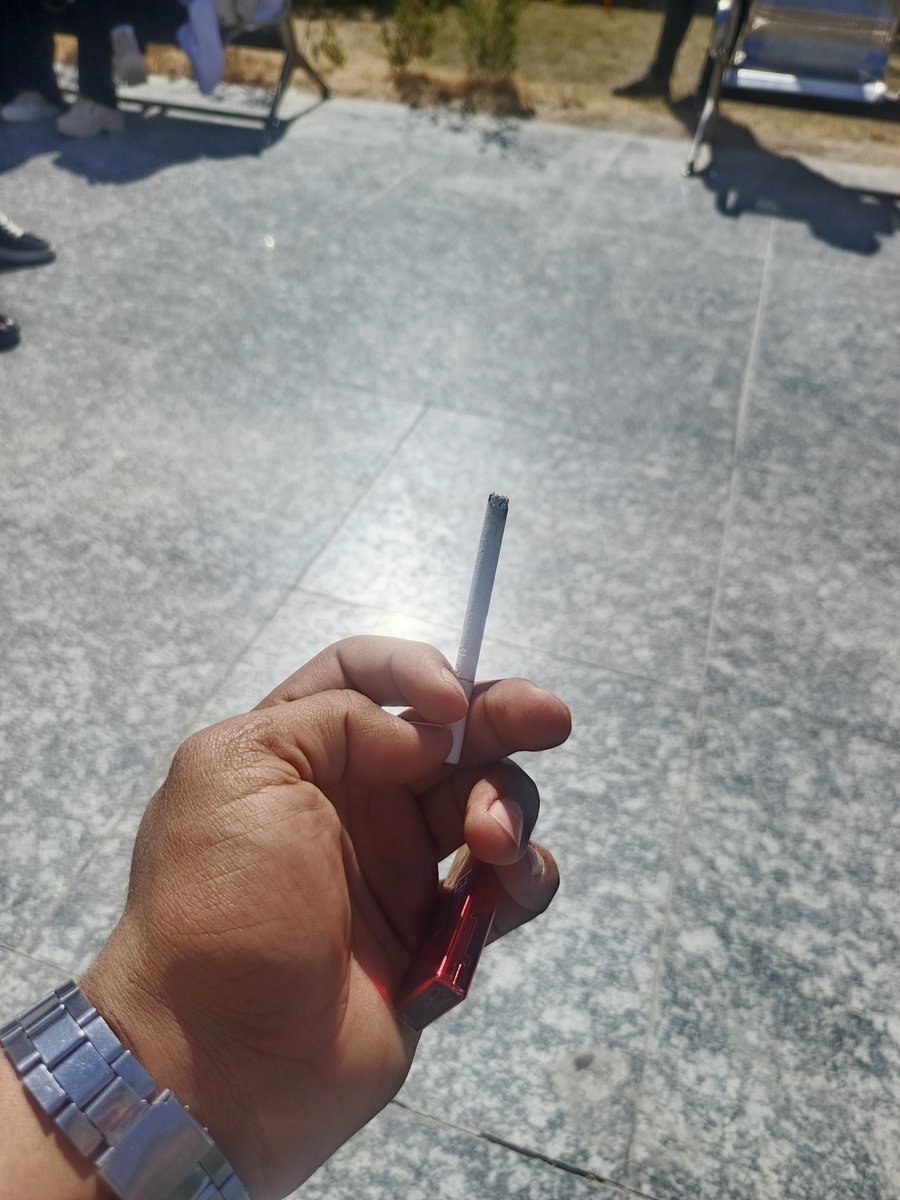 الشي الوحيد الي مصبرني عله الجامعه